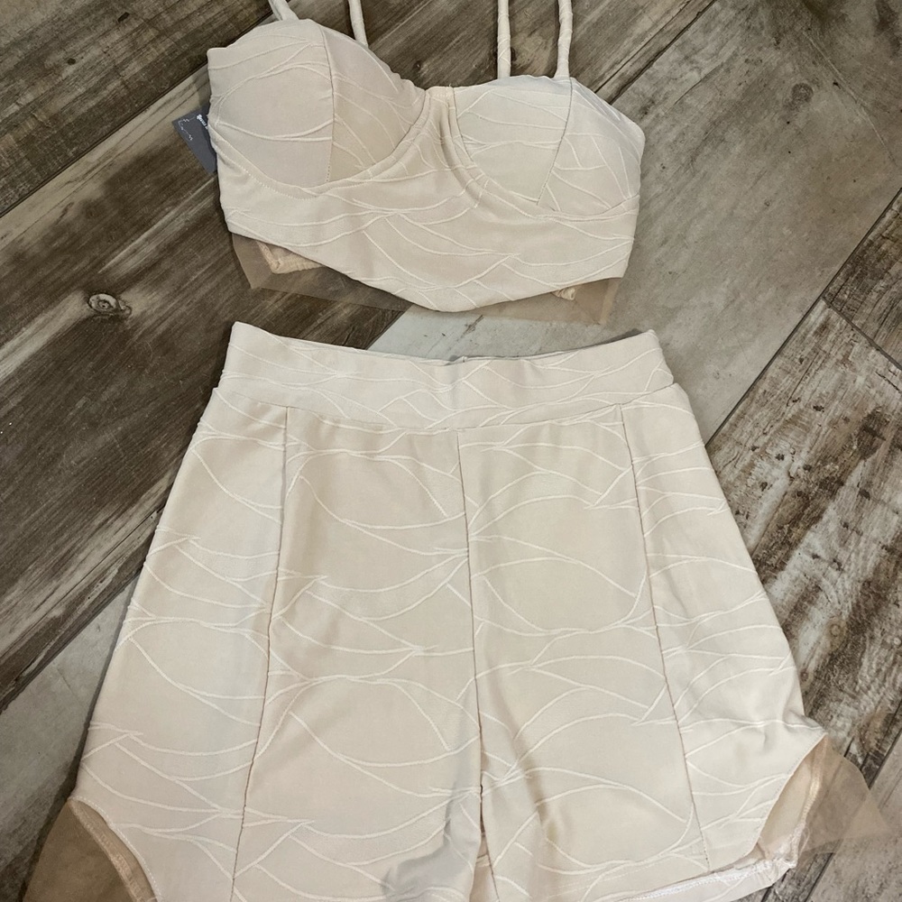 Short Set - Picture 2 of 3
